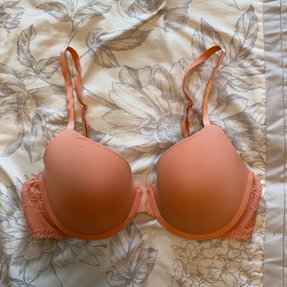 Victoria’s Secret T Shirt Lightly Lined Demi